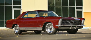 Red car parked yellow building - don eddy free wallpaper