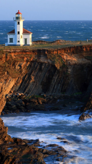 Lighthouse cliff ocean waves crashing 2 - the ocean free wallpaper