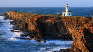 Lighthouse cliff ocean waves crashing - wave free wallpaper