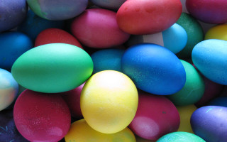 Colorful eggs pile table plate - a pile free wallpaper