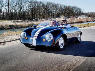 Man driving blue sports car - a man in a helmet free wallpaper