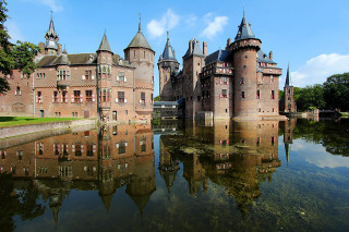 Castle moat reflection water surface - adriaen isenbrant free wallpaper
