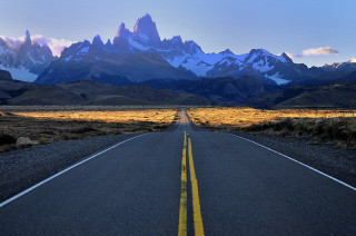 Road yellow line mountains snow - the top free wallpaper