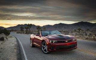 Red sports car desert sunset 3 - a road in the desert free wallpaper
