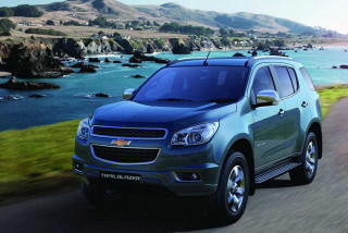 Blue chevrolet colorado driving ocean - allen tupper true free wallpaper
