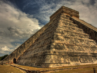 Large pyramid sky background clouds - in the foreground free wallpaper
