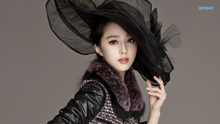 Woman black hat fur stole - chen yifei free wallpaper