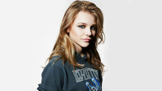 Woman longhair blue shirt posing - a blue shirt free wallpaper for desktop