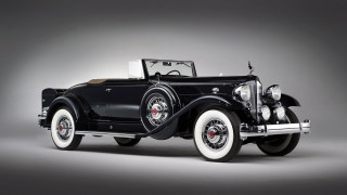 Old model car artdeco sculpture - an old model car free wallpaper
