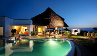 Couple people pool house night - roof free wallpaper