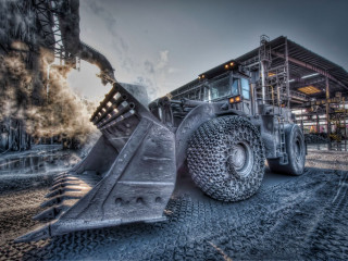 Large truck large tire road - a large tire free wallpaper