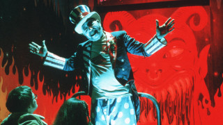 Clown standing crowd circus ring - a crowd of people free wallpaper