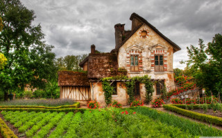 House garden cloudy sky front - a garden in front free wallpaper