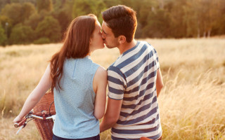 Man woman kissing field grass - a man and woman free wallpaper