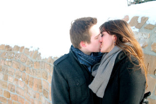 Man woman kissing stonewall blue - a man and woman free wallpaper