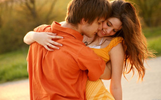 Man woman hugging street sidewalk - grass and trees free wallpaper