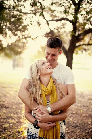 Man woman embrace park sunlight - a man and woman free wallpaper