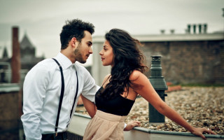 Man woman rooftop building background - eye contact free wallpaper