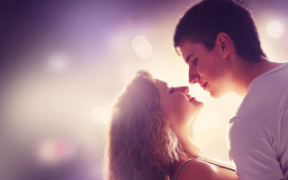 Romantic kiss backlighting bokeh moon - romantic free wallpaper