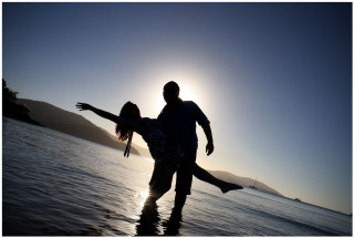Man woman beach sunset water - daphne mcclure free wallpaper