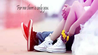 Couple sitting feet up romantic - the bottom of the picture free wallpaper