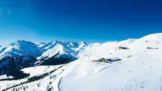 Snow mountain ski lift lodge - the top of it free wallpaper