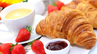 Croissant strawberries coffee plate bowl - delaunay free wallpaper