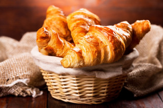 Basket croissants table cloth bag - a wooden table free wallpaper