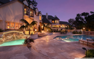 Large house pool patio night - a large house free wallpaper