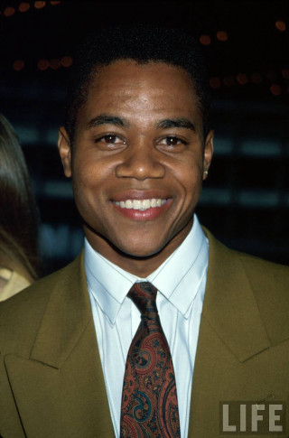 Man suit tie smiling party 2 - a blurry background free wallpaper