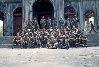 Soldiers group photo building door - vfx free wallpaper
