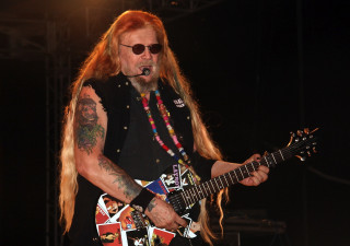 Man long hair guitar concert 2 - a concert free wallpaper