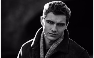 Man scarf serious look camera - his face and shoulders free wallpaper