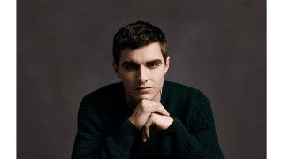 Man serious hands chin looking - david lazar free wallpaper