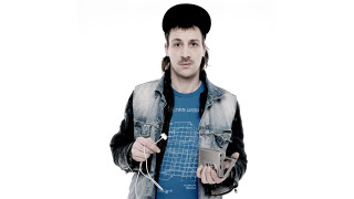 Man hat blue shirt scissors - his hand free wallpaper