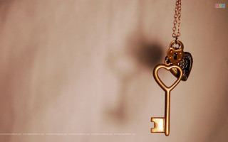 Gold key heart keychain wall - a shadow free wallpaper