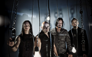 Men holding light bulb group - biomechanical free wallpaper