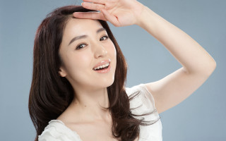 Woman white shirt holding hair 2 - aaa game free wallpaper