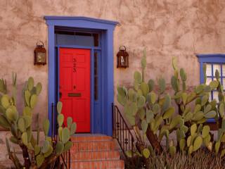Red door blue door red - a blue door free wallpaper