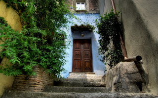 Open door narrow street steps - narrow free wallpaper