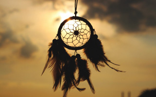 Sunset clouds dreamcatcher feathers sky - florianne becker free wallpaper
