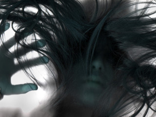 Blurry woman hair creepy face - her face free wallpaper