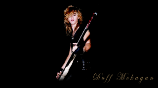 Woman guitar pose black background - derf free wallpaper