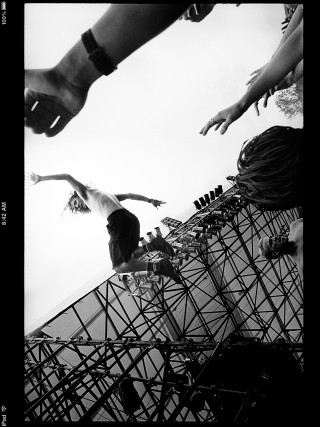 Jumping person stage crowd hands - their hands in free wallpaper