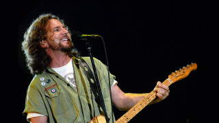 Man guitar microphone stage concert 3 - excessivism free wallpaper