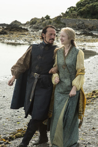Medieval couple beach walking together - impressionist free wallpaper