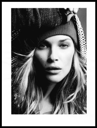 Woman hat scarf sweater fashion - free retro wallpaper