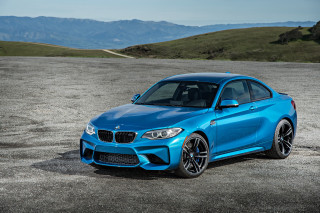 Blue bmw car parking lot - 4k uhd image free wallpaper