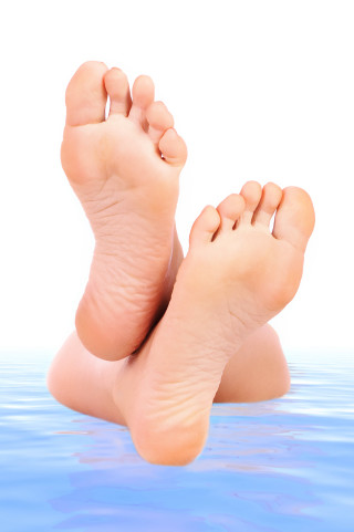 Bare feet water toes up - daphne mcclure free wallpaper