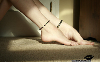 Beaded bracelet foot carpet door - floor free wallpaper
